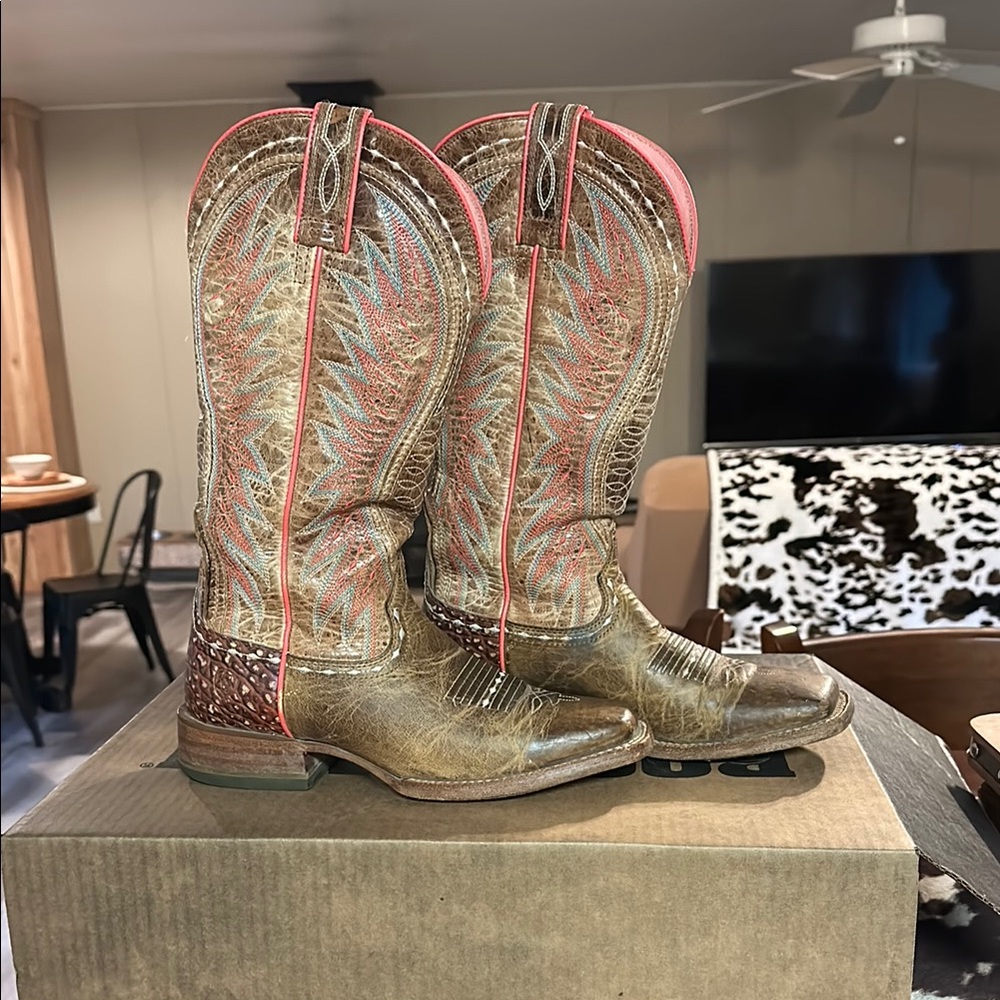 Women’s Ariat boots 8.5